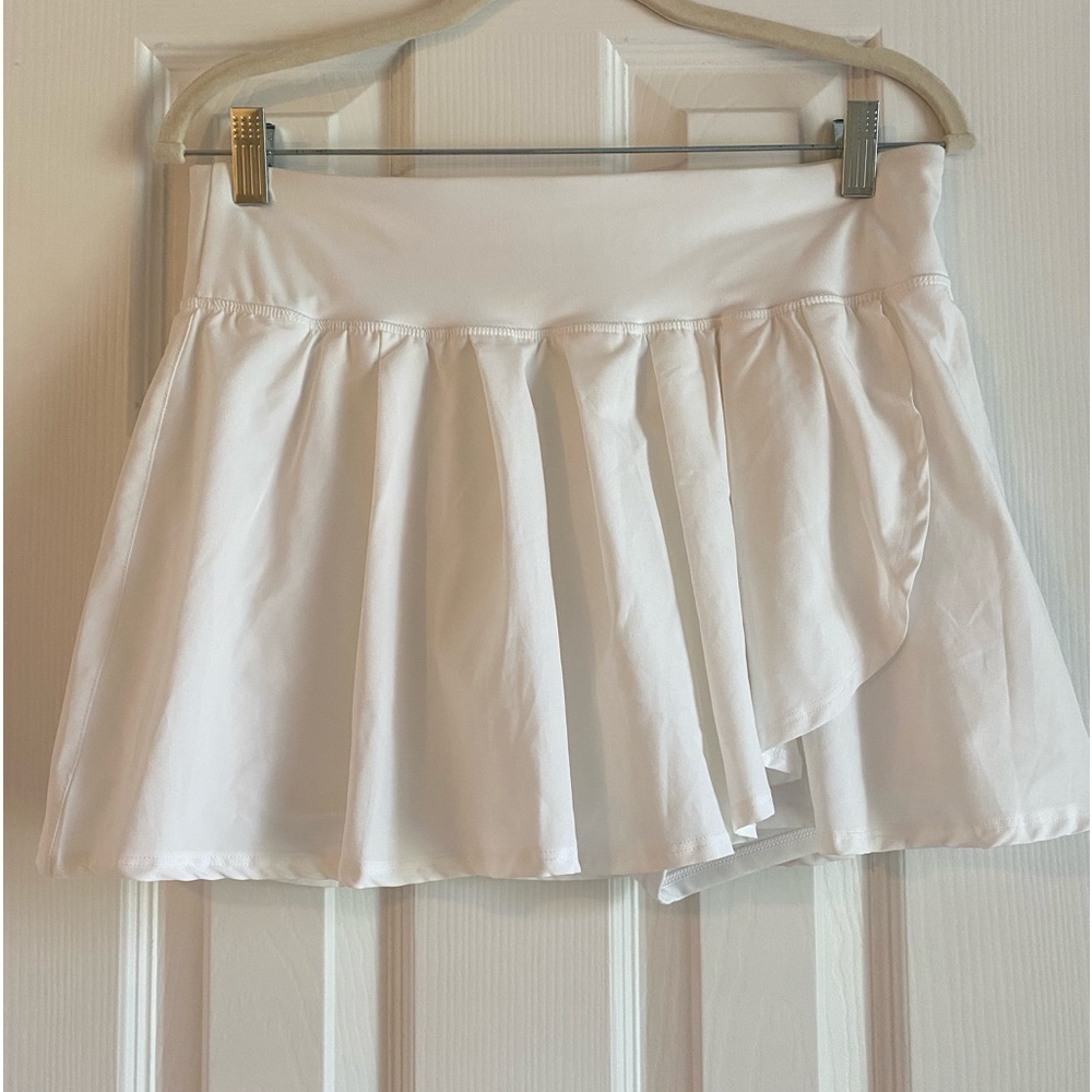 White joy lab tennis skirt size large
